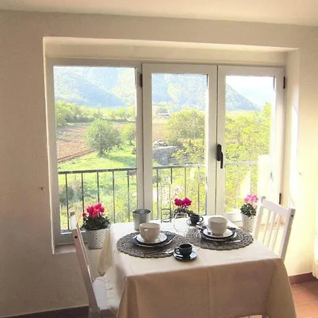 Lo Sghimbescio Bed and Breakfast 3*