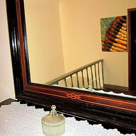 Lo Sghimbescio Bed & Breakfast *