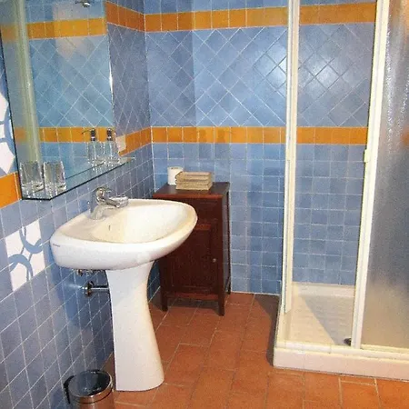 Lo Sghimbescio Bed and Breakfast 3*